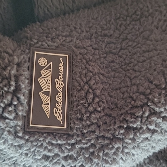 Reversible red and gray Eddie Bauer puffy jacket - Picture 3 of 6